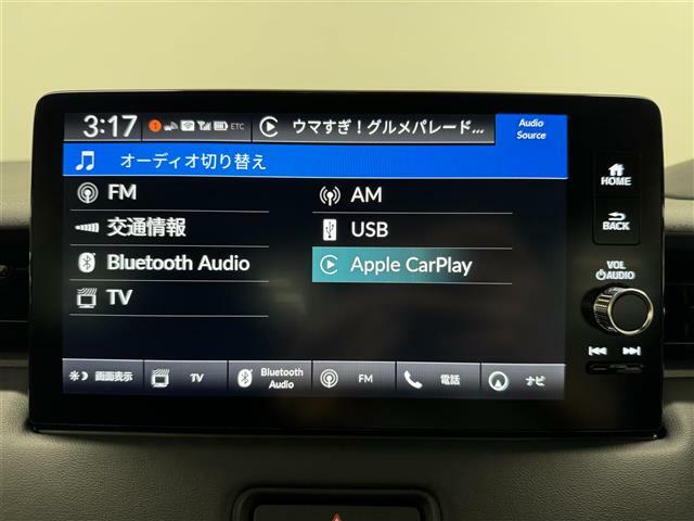 【純正ディスプレイオーディオ】FM・AMラジオやブルートゥース接続など多彩な機能を併せ持っており、インパネ周りがすっきりしてますね！追加オプションでナビ機能やフルセグTV視聴、DVD再生なども可能です