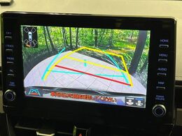 【バックカメラ】駐車時に後方がリアルタイム映像で確認できます。大型商業施設や立体駐車場での駐車時や、夜間のバック時に大活躍！運転スキルに関わらず、今や必須となった装備のひとつです！