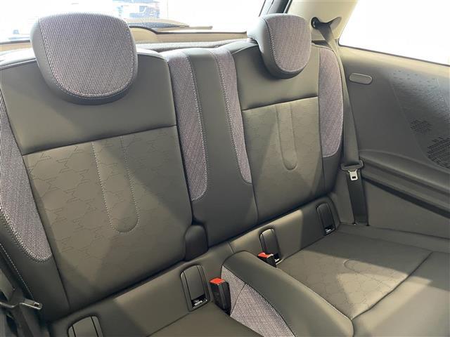 LIBERALAでは多種多様の車種をご用意させていただいております。お客様がご納得いくまで、そのお車の持つ特性を五感すべてで感じ取っていただける場をご提供します。
