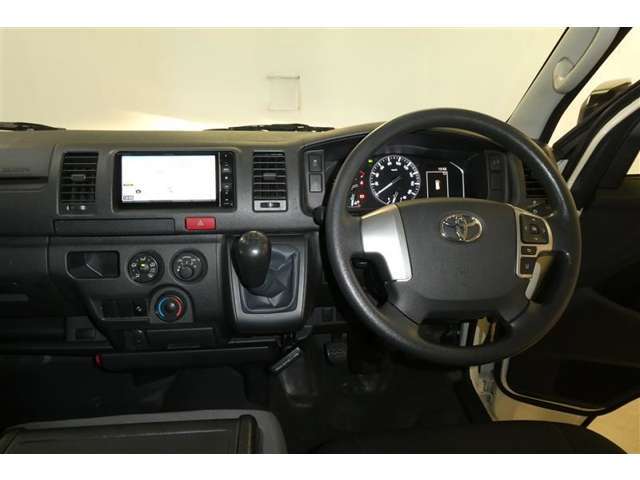 分かりやすく操作しやすい運転席まわりです☆