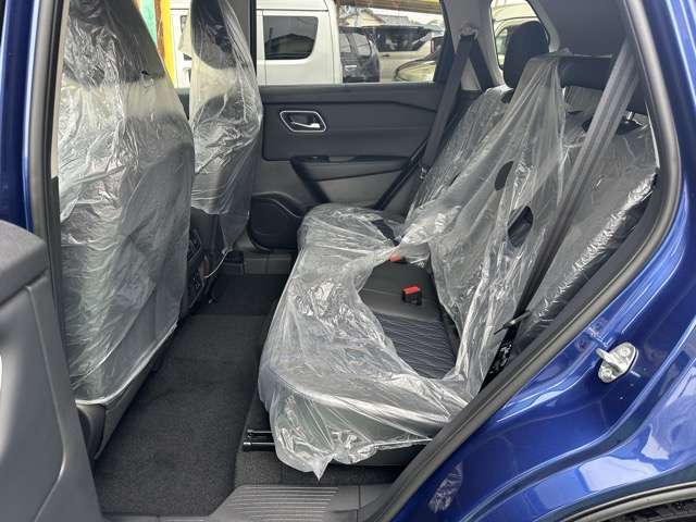 ★5年間新車保障★初度登録から5年間の新車保証が含まれています。長期間、安心してお乗り頂けます！保障費用は支払総額に含まれています！遠方のお客様は保証継承後、お近くのディーラーにて保証が受けられます！