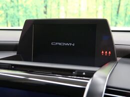 【メーカー純正ナビ】インテリアに溶け込むスタイリッシュな「専用設計」メーカーナビを装備♪視認性や操作性など基本性能にも優れ、より上質なカーライフをお楽しみいただけます。