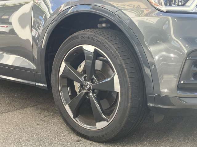 オシャレは足元からといいますが、車も同じく足元のエレガンスさで全体のイメージが変わります。