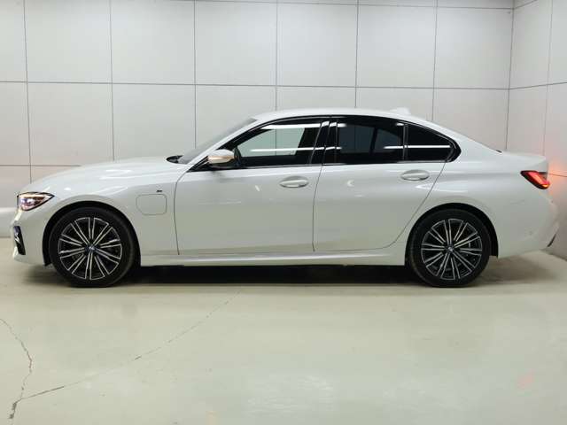 BMW・MINIの新車・中古車の販売はもちろん、下取り、買取も強化をしております。国産車での下取りなども行っておりますので、是非お問合せくださいませ。