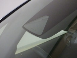 【Honda SENSING】衝突被害軽減ブレーキ〈CMBS〉、ACC〈アダプティブ・クルーズ・コントロール〉、LKAS〈車線維持支援システム〉、誤発進抑制機能、等で安全運転のサポートをします！