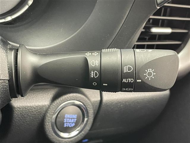 【　オートライト　】オートライトなのでライトの点け忘れを気にすることなく運転が出来ます♪