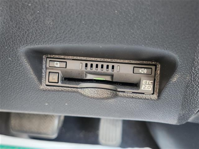 気になる車はすぐにお問い合わせください！画面右側の0066から始まる無料ダイヤルからお問い合わせ下さい！専門スタッフがお車のご質問にお答えいたします！
