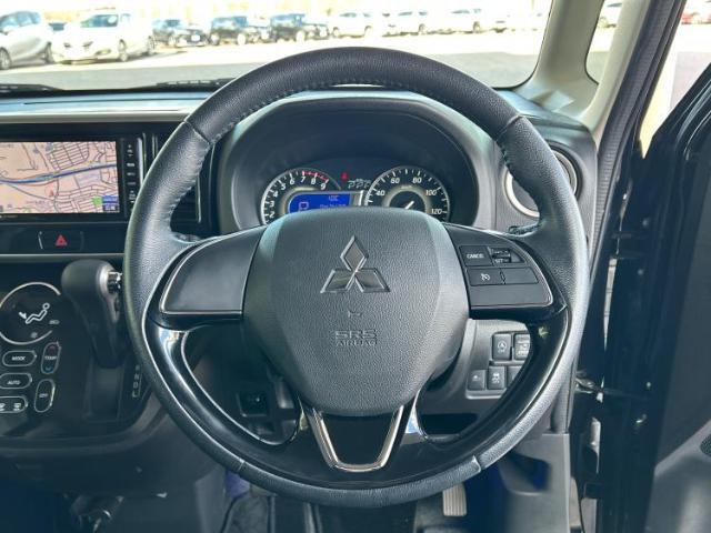 WECARSの展示場では実際に見て、触ってお車をお選びいただけます！知識の豊富な営業スタッフが様々なカーライフをご提案いたします！