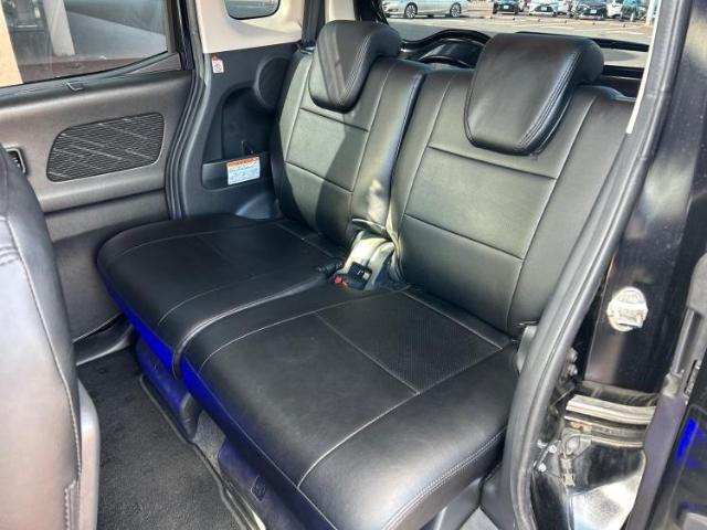 WECARSでは各商談席に大型モニターをご用意しております！見やすい大画面でゆったりと全国の在庫をご覧いただけます！是非ご来店お待ちしております！