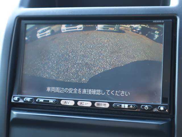 ★バックカメラ★運転席から画面上で安全確認ができます。駐車が苦手な方にもオススメな便利機能です♪