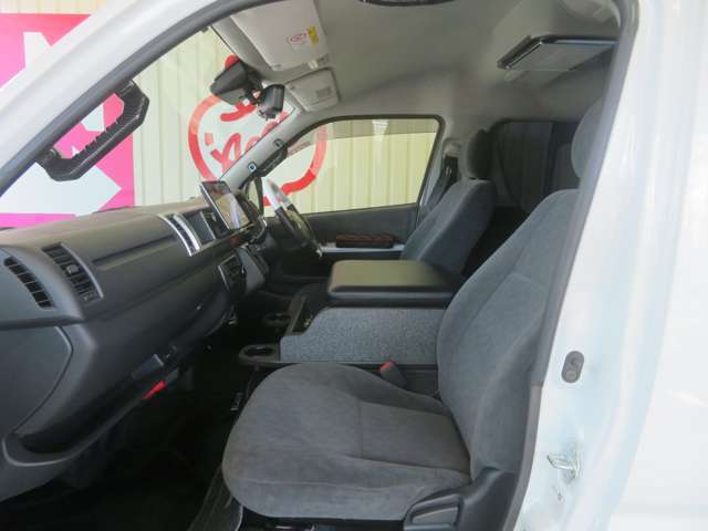 ★助手席もシミ汚れや破れ等がなく、コンディションは良好となっております！ぜひ、実車の方を、ご自身の目でお確かめいただければと思います！★