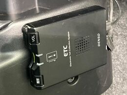 【ETC】高速道路の料金所をストレスなく通過！話題のスポットやサービスエリアに多い「スマートIC」利用時は必須のアイテムです。当店でセットアップを実施、ご納車当日からすぐにご利用いただけます！