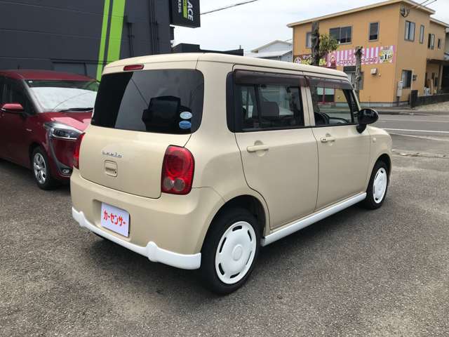 新しく入庫いたしました！当社自慢のお車です。ご覧になってください。気になる点がありましたら、どうぞ遠慮なくお申し付けください。