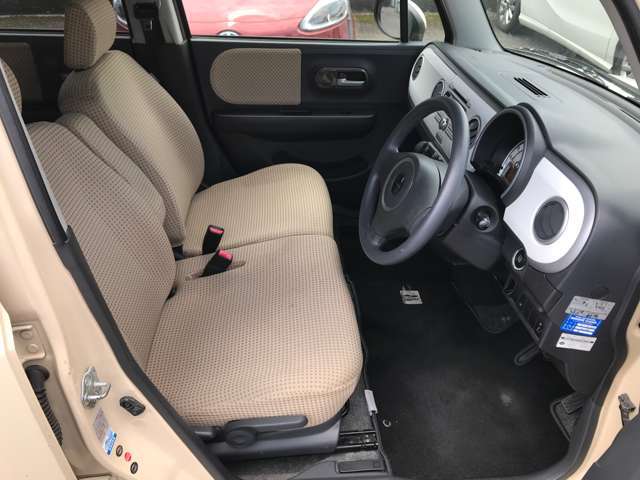 年式相応ですが、納車時にはできる限りキレイに納車させていただきます。どうしても気になるところ等ありましたら、低価格にてお直しいたしますので、何なりとお申し付けください。