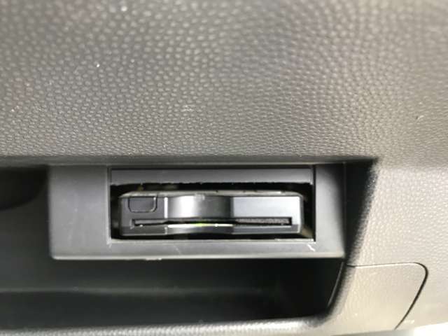 新しく入庫いたしました！当社自慢のお車です。ご覧になってください。気になる点がありましたら、どうぞ遠慮なくお申し付けください。