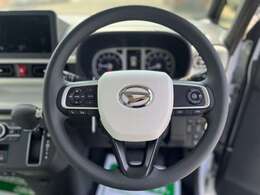 ☆ステアリングホイール☆手にしっくりくる握り心地で滑りにくく運転も快適です！