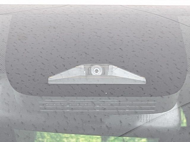 【トヨタセーフティセンス】走行中に前方の車両等を認識し、衝突しそうな時は警報とブレーキで衝突回避と被害軽減をアシスト。より安全にドライブをお楽しみいただけます。