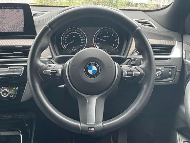 LIBERALAでは多種多様の車種をご用意させていただいております。お客様がご納得いくまで、そのお車の持つ特性を五感すべてで感じ取っていただける場をご提供します。