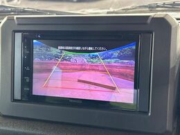 【バックカメラ】駐車時に後方がリアルタイム映像で確認できます。大型商業施設や立体駐車場での駐車時や、夜間のバック時に大活躍！運転スキルに関わらず、今や必須となった装備のひとつです！
