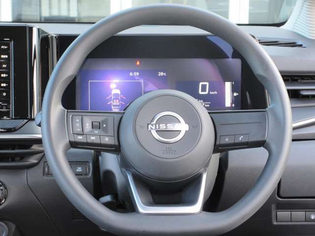 ステアリングスイッチ搭載！ハンドルひとつで手を離さなくても運転中視線をそらさなくても操作が出来て便利です