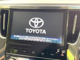 【大画面ナビ】人気の大型10インチナビを装備。存在感のある大画面はインパクト大！ナビ利用時のマップ表示は見やすく、テレビやDVDは臨場感がアップ！いつものドライブがグッと楽しくなります♪