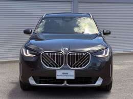 フロントマスクはどこからみてもBMWとわかるスタイルです