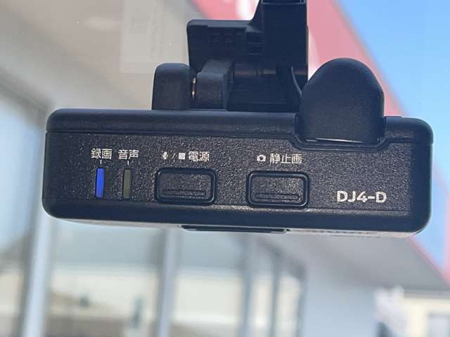 ドライブレコーダー装備です！もしもの時やあおり運転など、映像記録は証拠になるのであると安心ですね！