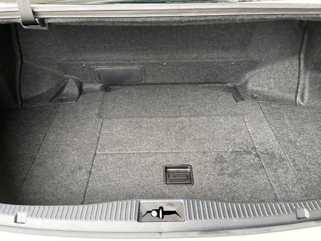 普段のお買い物や通勤、送迎等に十分な荷室スペースを確保しております。