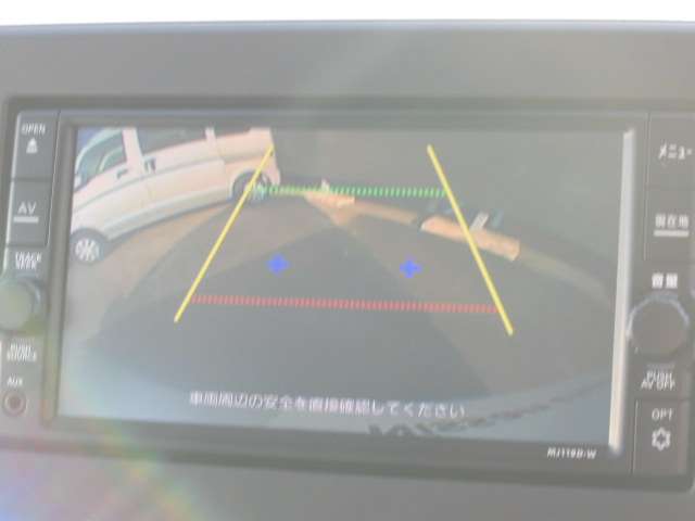 バックモニター付きですので、駐車が苦手な方でも安心です。