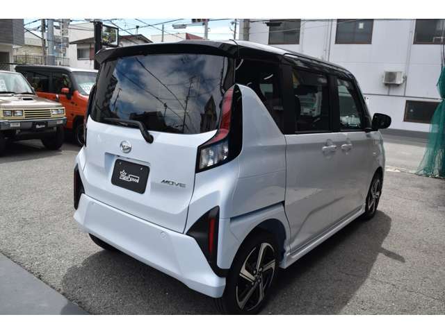 スマートパノラマパーキングパック付きで駐車時も心強いですよ！新車取り寄せになりますのでオプションの有無は自由に選択可能です！お気軽にお問い合わせくださいね！