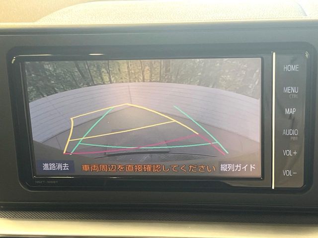 【バックカメラ】駐車時に後方がリアルタイム映像で確認できます。大型商業施設や立体駐車場での駐車時や、夜間のバック時に大活躍！運転スキルに関わらず、今や必須となった装備のひとつです！