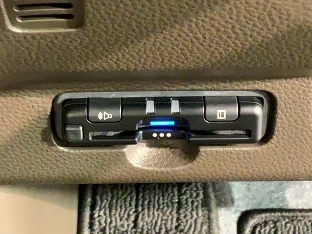 いまや快適なカーライフに欠かせないETCが付いています。