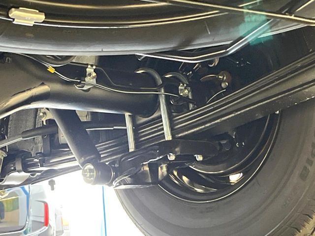 お車を安心してお乗りいただく為には、足回りの定期点検が欠かせません。サービスサポート（有償保証）では無料点検もご提供しており、安心のカーライフをお過ごしいただけるサポート体制が整っています。