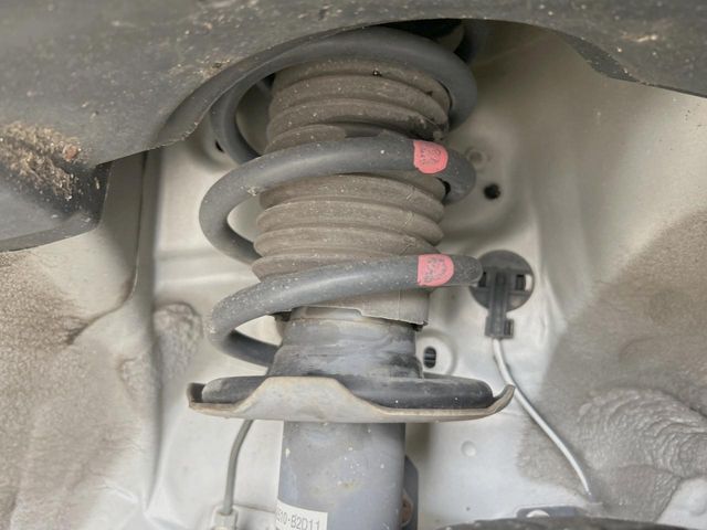 お車を安心してお乗りいただく為には、足回りの定期点検が欠かせません。サービスサポート（有償保証）では無料点検もご提供しており、安心のカーライフをお過ごしいただけるサポート体制が整っています。