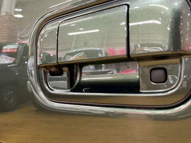 運転席は使用感などなくきれいな状態です！匂いなど気になる方は是非ご来店ください。