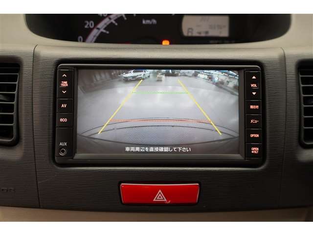 バックモニターがあれば車庫入れ時など、後ろが確認できて安心です。運転に自信がない方にはおすすめの装備です。ただし、バック時目視での確認も忘れずに。