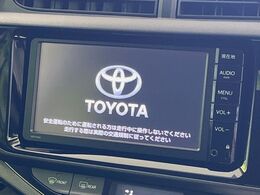 【純正ナビ】人気の純正ナビを装備しております。ナビの使いやすさはもちろん、オーディオ機能も充実！キャンプや旅行はもちろん、通勤や買い物など普段のドライブも楽しくなるはず♪