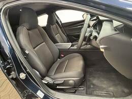 各種ブランドのシートカバーの取り扱いもございます。また、弊社オリジナルフロアマットもご用意しております。自慢の愛車をアレンジしてみてはいかがでしょうか。