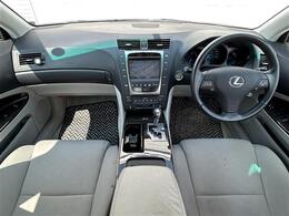 インパネ周りの画像です。店舗にて現車の確認もいただけますので、お電話で在庫のご確認の上是非ご来店くださいませ！！！ワクワクするクルマ選びをご提案します！