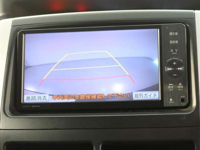 バックモニターで、後方を確認しながら安心して駐車することができます。運転初心者も熟練者も必須の機能ですよ！