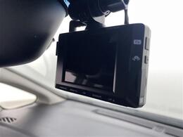 【バックミラー】大きくて見やすいので、後方を見るときも安心です！