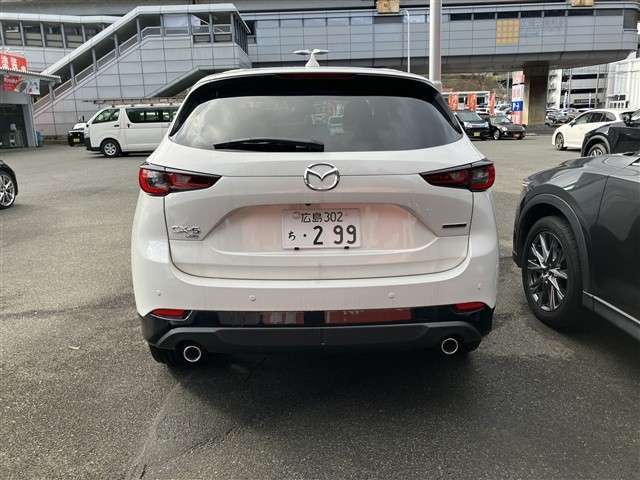 整備工場を併設していますので整備や車検もお気軽にどうぞ♪