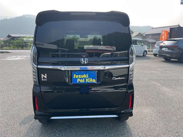 在庫車両の内装・外装ともに徹底クリーニング！在庫車両は全車磨き済み★ボディーからヘッドライトまで気になるくすみはすべて対応しております！きれいな車両をぜひ一度ご覧ください。