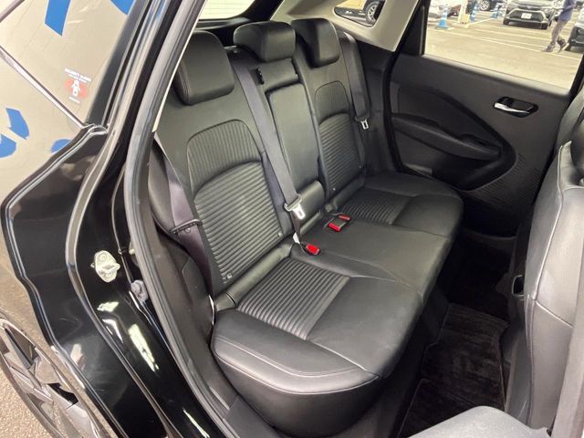 後部座席も気になるようなキズ・汚れやへたり等、大きなダメージはなく、良好な状態です。