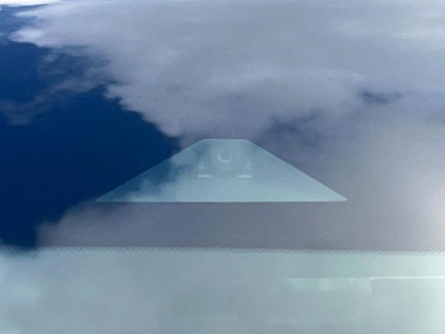 【インテリジェントエマージェンシーブレーキ】フロントカメラで前方の車両や歩行者を検知。衝突しそうな時は衝突被害軽減ブレーキが作動、衝突回避をサポート。より安全にドライブをお楽しみいただけます。