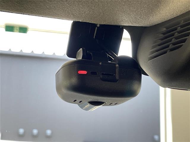 【ドライブレコーダー】運転中の記録を残します。事故などを起こした、起こされた時の証拠を残します。最新機種へのアップグレードも可能となっておりますので、ご相談ください。