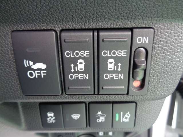 両側パワースライドドア