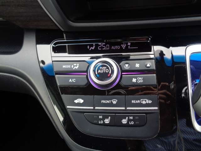 フルオートエアコン・運転席・助手席シートヒーター