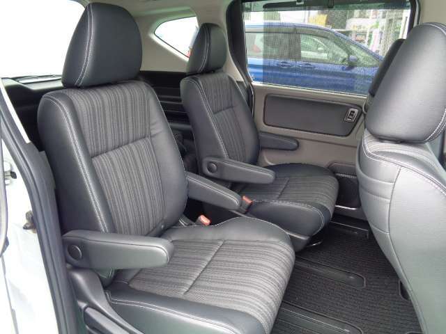 2列目キャプテンシート