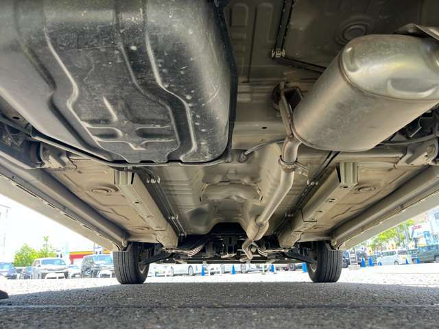 ■弊社では全車プロの専門業者によるルームクリーニングを実施しています！■室内の細かい所からエンジンルームまでキレイになった状態でお渡しいたします■